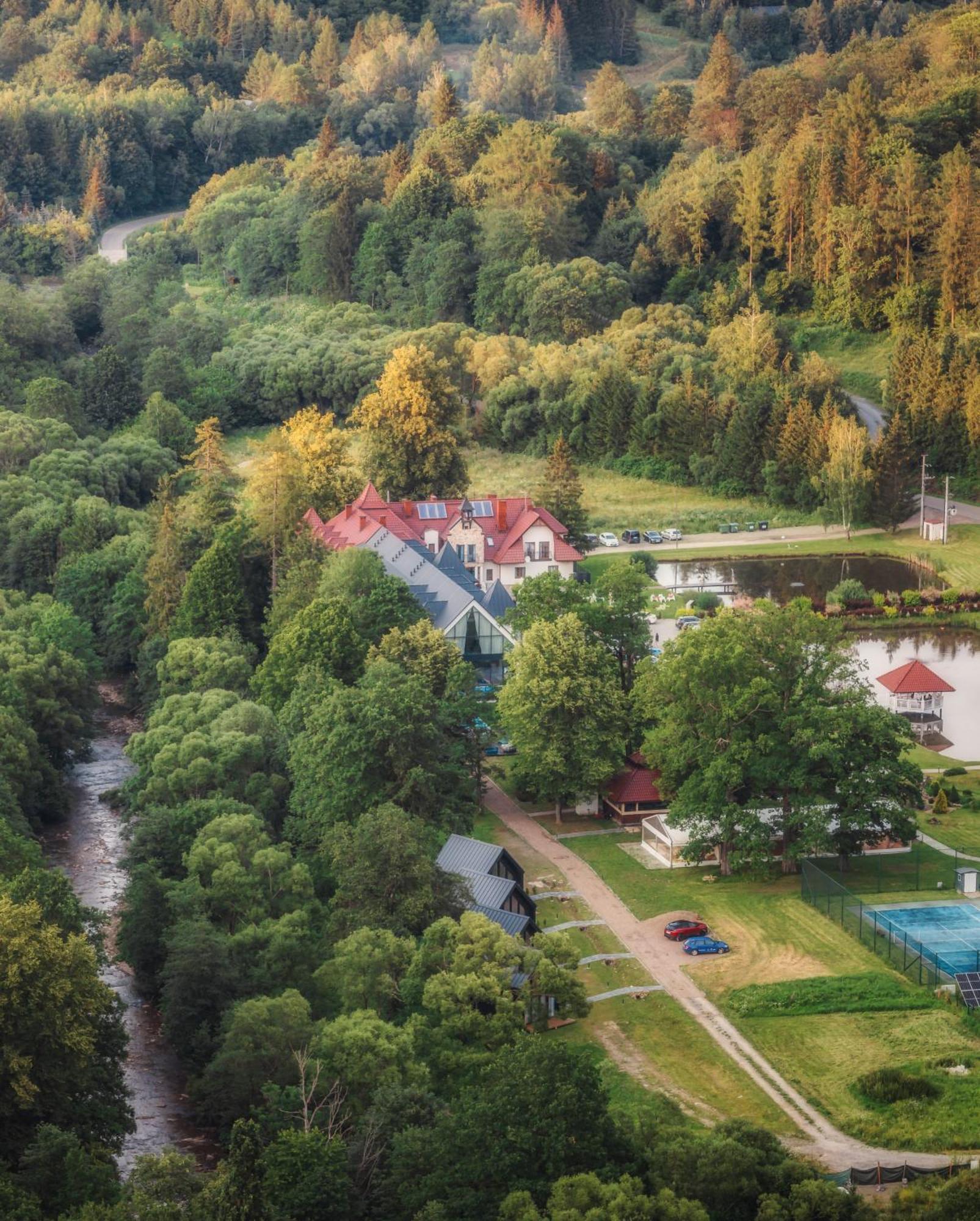 Caryńska Resort&SPA Lutowiska Exteriör bild